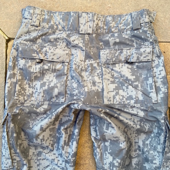 Columbia Digital Camo Snow Pants - Picture 5 of 11